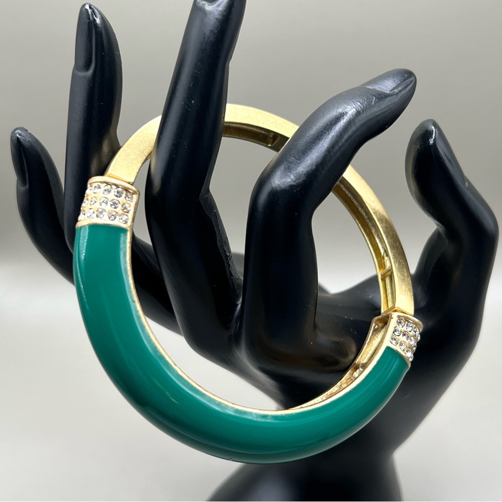 lia sophia “Chromatic” Med. stretch bracelet, jungle green, brushed gold tone